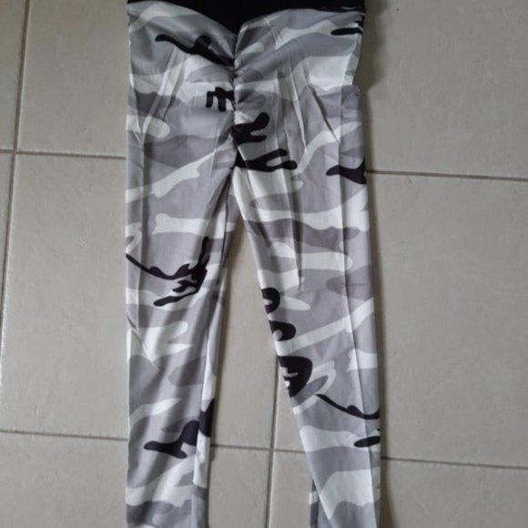 New Camouflage Scrunch Back Leggings. - Picture 7 of 9